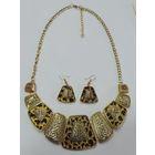 Крупное леопардовое колье и серьги в стиле БОХА. Италия. Металл, стекло. Длина с цепью 54 см. Размер серьги 2.5-3 см. В очень хорошем состоянии.