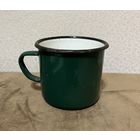 Солдатская кружка. Есть повреждение белой эмали.