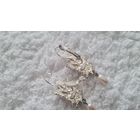 Винтажные серьги-подвески из серебристого металла с жемчужными каплями