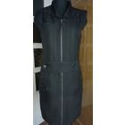 Фирменное чёрное платье на подкладке, молния, кнопки, боковые карманы, хорошая ткань,ONLY, размер44 примерно. Сзади внизу неболшая шлица. Качественная фурнитура, под бронзу.