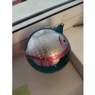 Елочная игрушка шар с рыбой