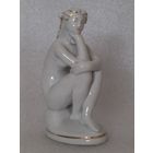 Задумалась. Девочка на камне. Лфз.