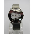 Симпатичные женские часы НА ходу. "Omax". Кварц. Япония. С оригинальным браслетом. м