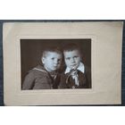 Фото двух мальчиков. 1950-е. 11.5х16 см.