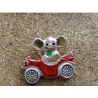 Брошь . Брошка СССР . Чебурашка на автомобиле . Значок