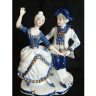 СТАТУЭТКА "ТАНЦУЮЩАЯ ПАРА". Фарфор, кобальт. С РУБЛЯ.