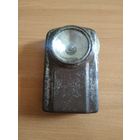 Старый одноцветный карманный фонарик. СССР, вторая половина прошлого века.