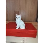 Фарфоровая статуэтка "Кошечка", высота 6.5 см., без сколов и трещин, клеймо.
