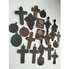 Хороший лот крестиков и другое.