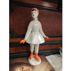 Конькобежка большая Редкая Фарфоровая статуэтка СССР. На катке (Юная фигуристка, конькобежка). Полоне 1960 год. Люксовое состояние