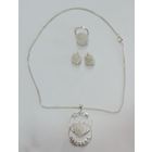 Серебристый комплект украшений "Ёжики" : Серьги, кольцо, кулон, цепочка. Длина цепочки 44 см. Размер кулона 3-5 см. Диаметр серьги 1.5 см, кольца 2 см.