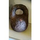 Старинная гиря.Вес около 900 грамм