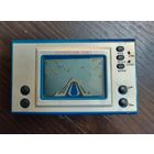 Винтажная электронная портативная игра ( Электроника Космический полет ) произведена в СССР . В нерабочем состоянии