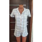 Классная пижама на 42 размер, хорошее состояние. Очнь приятная на ощупь, плотный хлопок. Кофта: ПОгруди 45 см, длина 58 см. Шорты: длина см, ПОталии тянется 27-49 см.