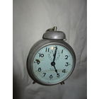 Будильник 2 часовой завод . Редкий