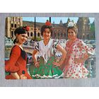 Этнография. Испания, Севилья. Девушки в национальных костюмах