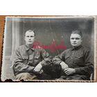 1939 Ваня с другом служащие студийное фото типажи прошлого ретро