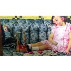 Девочка с куклой. Жестяная коробка.