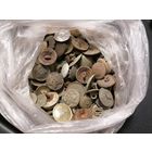 Около килограмма старых уставших пуговиц