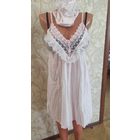 Сексуальный комплект на 42-44 размер. Новый. Нежно розового цвета. Сзади, если растянуть, небольшие "расхождения" от противокражки, но ткань не порвана, нити растянуты. Соответственно, низкая цена.