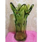 Ваза зелёное стекло литая.32х16см.