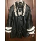 Стильная женская куртка на 62-66 р. из нат. кожи с мехом. Очень красиво смотрится, стройнит фигуру, удобная и легкая. Модель снизу расклешенная. Кожа мягкая, очень приятная на ощупь. Носила недолго, б