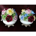 Вазочки с цветами.