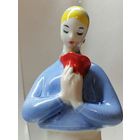 Фарфоровая статуэтка Аленький цветочек.  Скол цветочка.