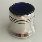 Подсвечник на толстую свечу. Покрытие серебро. Винтаж  Вставка - кобальтовое стекло.Клеймо. 4,5х4 см.