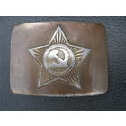 Советская  латунная  солдатская  пряга с ПРАВОСТОРОННИМ зацепом. Звезда  беловатого  оттенка-возможно   мельхиор?