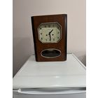 Часы настенные Янтарь с боем на ходу под реставрацию (бой не всегда срабатывает)