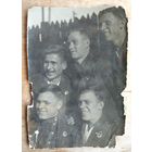 Фото юношей со знаками ОСОАВИАХИМа. 11х17 см.