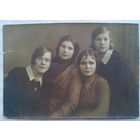 Фото группы женщин учениц курсов ЛСПО (Ленинградский Союз Потребительских Обществ) 1932 г. 8.5х12 см.