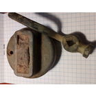 Часть фары и  мотодеталь наверное. В ПРОДАЖЕ ТОЛЬКО ТИТУЛЬНОЕ ФОТО. ДВЕ ДЕТАЛИ.