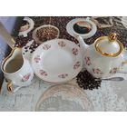 Тарелки, сливочник, чайник