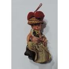 Ёлочная игрушка "Девушка в шляпе" 60-е годы Европа. Длина 9 см. Пластик.