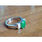 Симпатичное колечко с нефритом