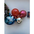 Лот елочных игрушек.