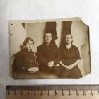 Фотография. История СССР в лицах. 1937 г. Семья в ожидании НКВД. Суровые лица советских людей.