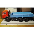 Модель 1/43  автомобиль КАМАЗ 5320  Новый в родной коробке из СССР.