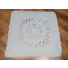 НАКИДКА С ВЫШИВКОЙ НА ПОДУШКУ.