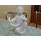 Фарфоровая статуэтка. Якутка с рыбой. ЛФЗ