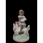 С РУБЛЯ! "Девочка кормит кур" МФФЗ