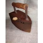 Старый угольный утюг Лидсельмаш