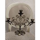 Шикарный подсвечник на три свечи.