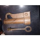 Старинный навесной кованный замок