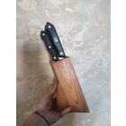 Набор ножей 5 шт на подставке. Хороший набор, ножи отлично точатся. В одном ноже надломана ручка (на фото видно).