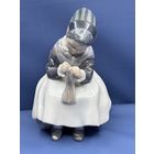 Фарфоровая фигура "Вяжущая девочка". Дания, г. Копенгаген, Royal Copenhagen, 1961 год.