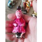 Девочка красная