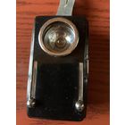 Советский сигнальный армейский фонарик на плоской батарейке-3 цвета.Крепится как на ремень так и на пуговку.